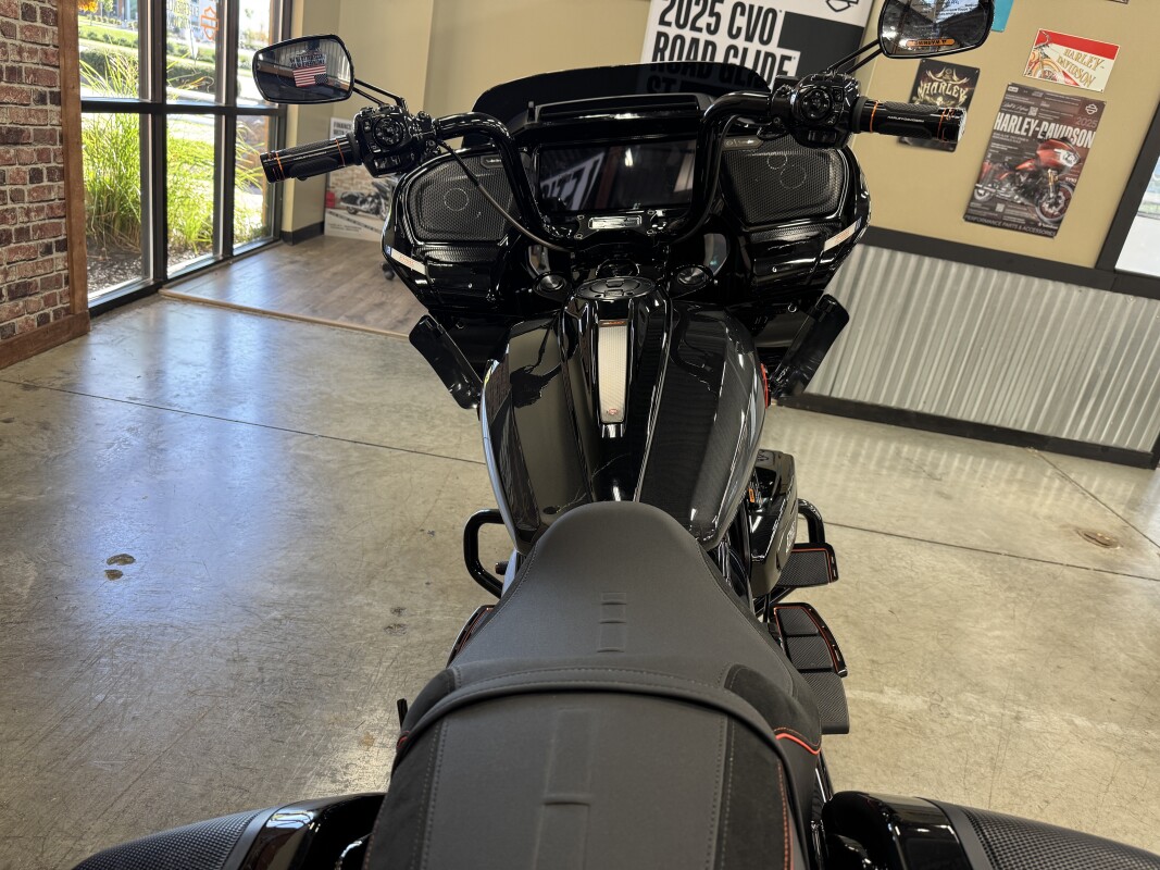 2025 Harley-Davidson CVO Road Glide FLTRXSE - Photo 3