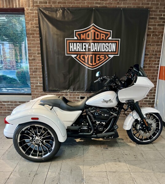 2025 Harley-Davidson<sup>®</sup> Road Glide<sup>®</sup> 3 FLTRT WHITE ONYX PRL