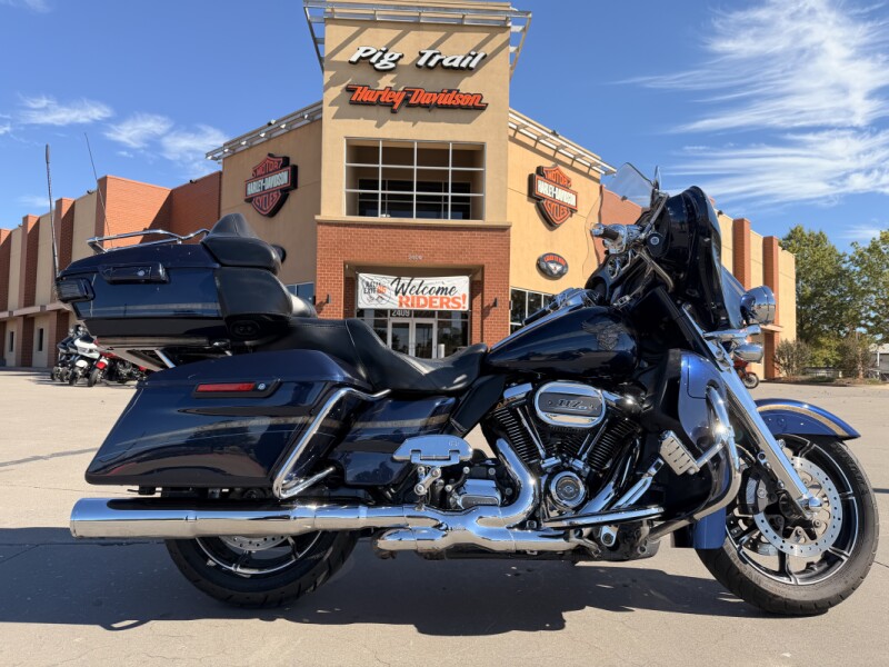 2018 Harley-Davidson® CVO™ Limited FLHTKSE Odyssey Blue 953993