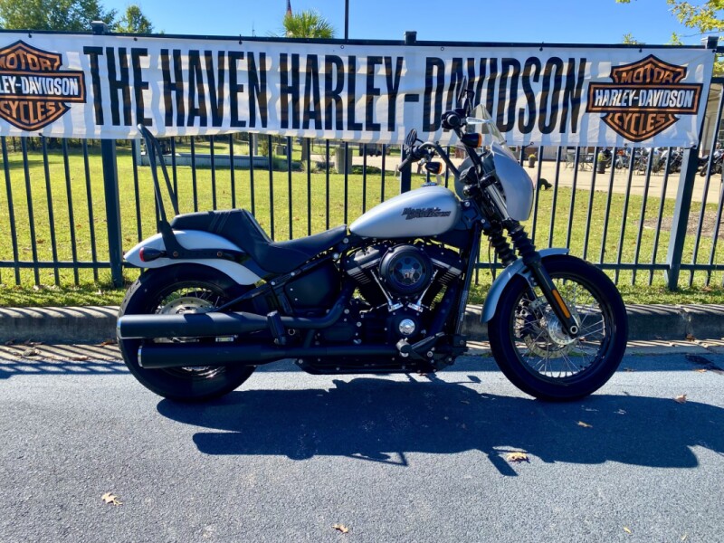 2020 Harley-Davidson® Street Bob® Barracuda Silver Denim