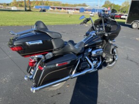 2017 Harley-Davidson® Road Glide® Ultra Black Quartz thumb 2