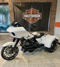 2025 Harley-Davidson<sup>®</sup> Road Glide<sup>®</sup> 3 FLTRT WHITE ONYX PRL thumb 1