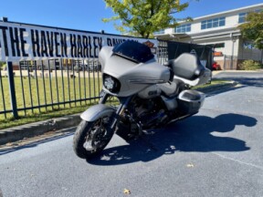 2023 Harley-Davidson® CVO™ Street Glide® Dark Platinum w/Pinstripe thumb 2