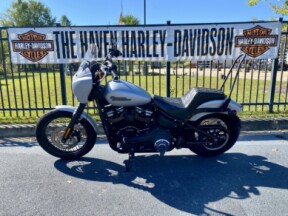 2020 Harley-Davidson® Street Bob® Barracuda Silver Denim thumb 3
