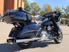 2018 Harley-Davidson® CVO™ Limited FLHTKSE Odyssey Blue 953993 thumb 2