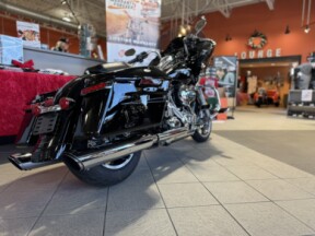 FLTRX 2013 Road Glide<sup>®</sup> Custom thumb 1