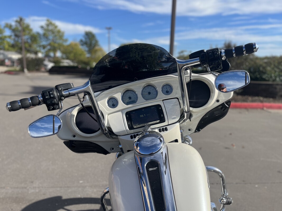 2014 Harley-Davidson Street Glide FLHX WHITE 615484 - Photo 9