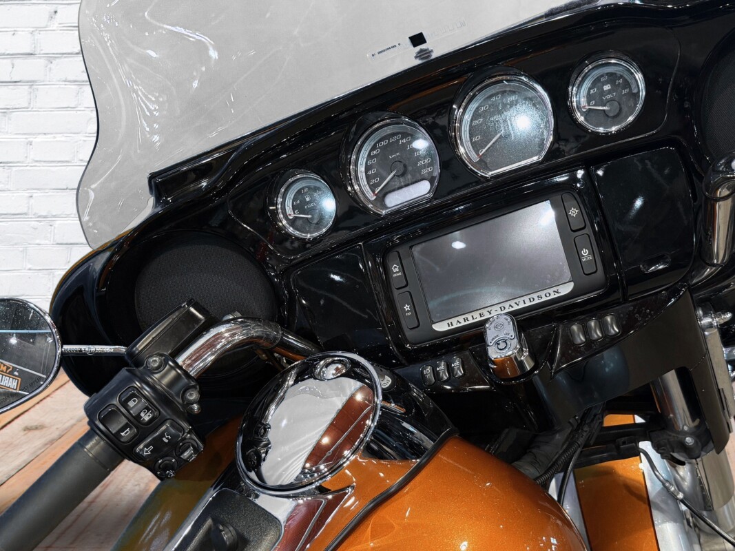 2014 Harley-Davidson Electra Glide Ultra Limited Two-Tone Amber Whiskey/Brilliant Silver - Photo 9