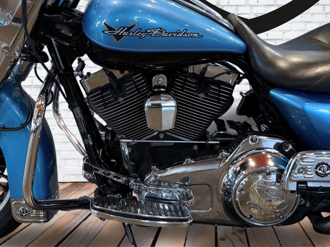 2011 Harley-Davidson Road King Cool Blue Pearl/Vivid Black - Photo 7