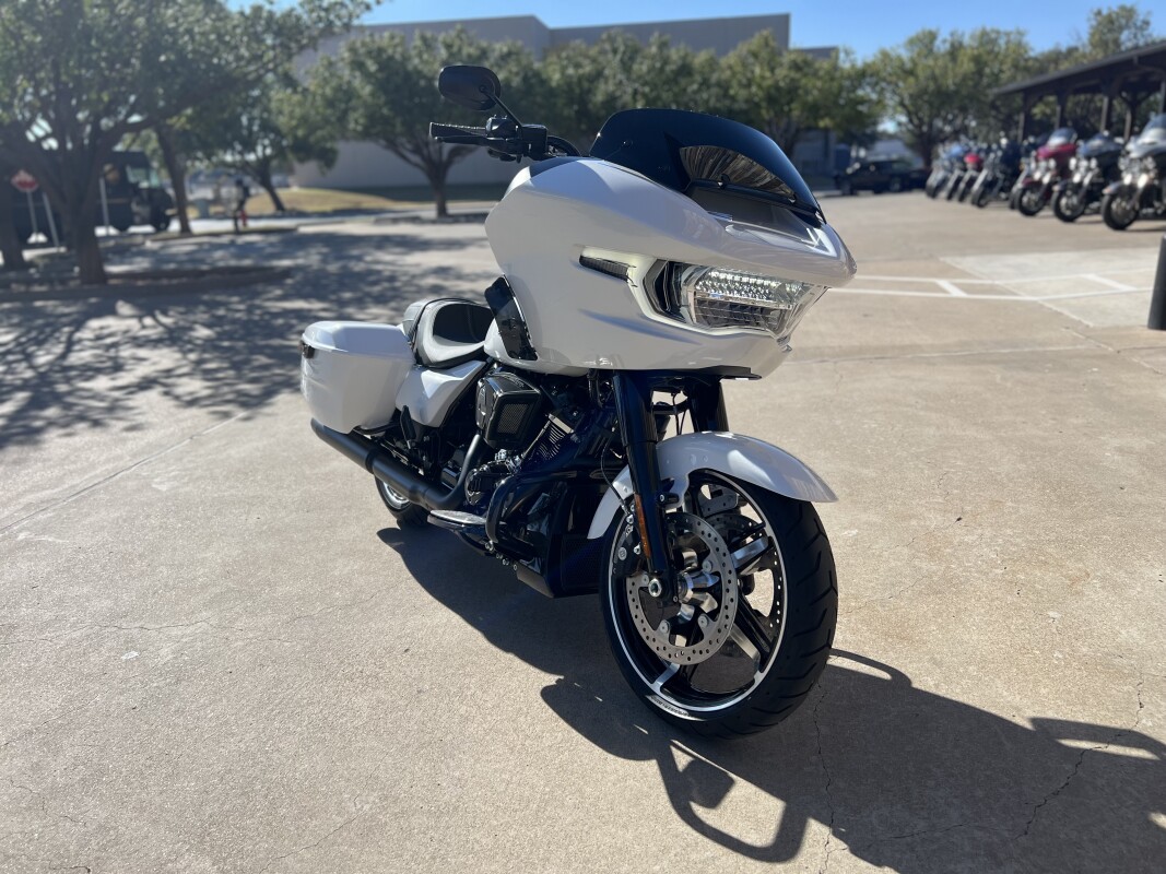 2025 Harley-Davidson Road Glide White Onyx Pearl - Black Finish - Photo 2