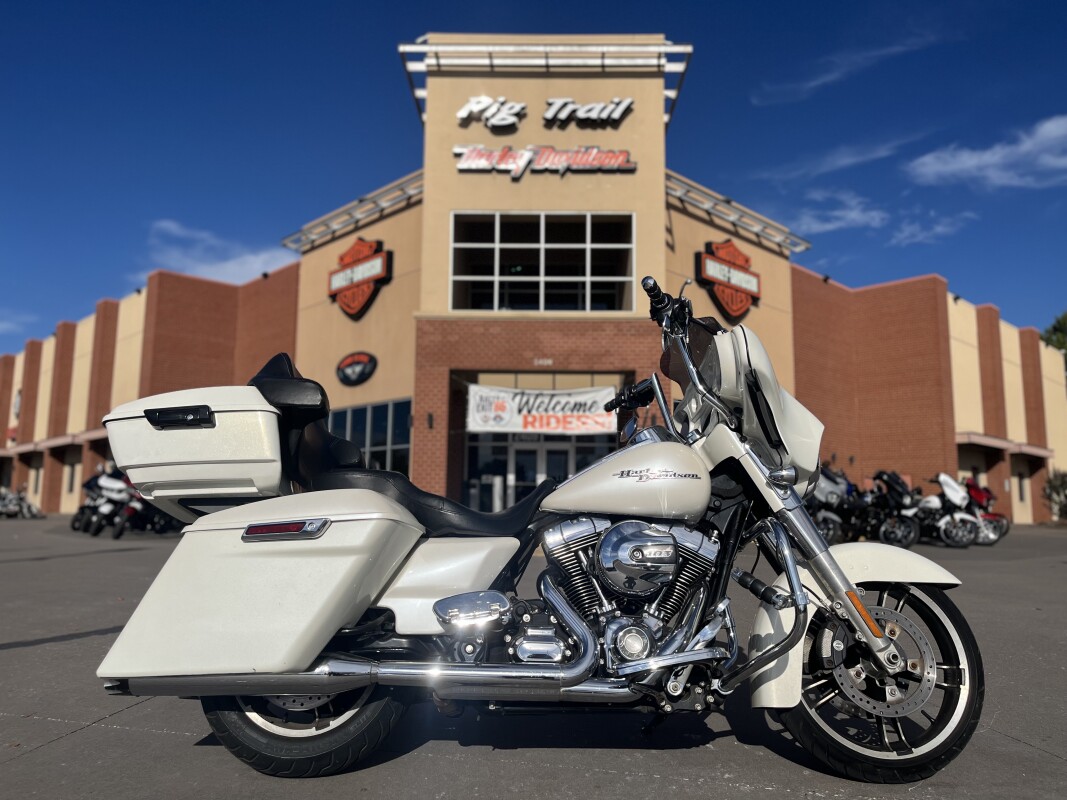 2014 Harley-Davidson Street Glide FLHX WHITE 615484