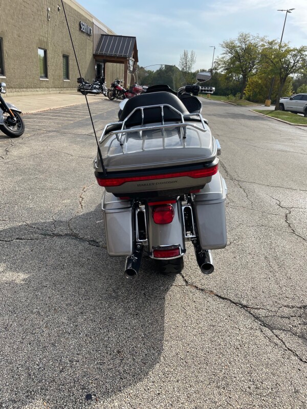 Harley-Davidson Road Glide Ultra 2016 FLTRU BIL SLVR/V BLK W/PINSTRIPE - Photo 5