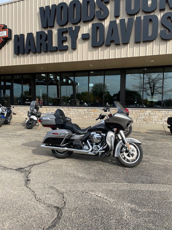 Harley-Davidson Road Glide Ultra 2016 FLTRU BIL SLVR/V BLK W/PINSTRIPE