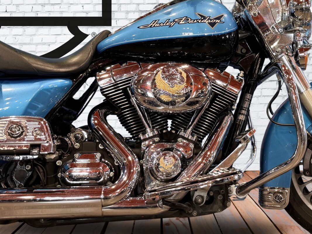2011 Harley-Davidson Road King Cool Blue Pearl/Vivid Black - Photo 4