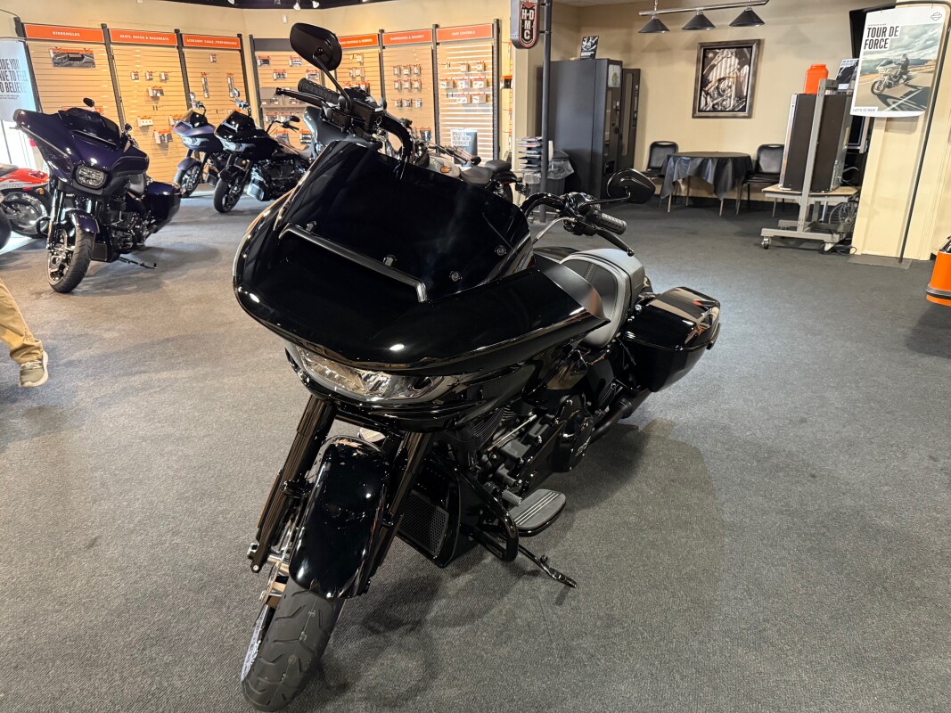 FLTRX 2025 Road Glide - Photo 3