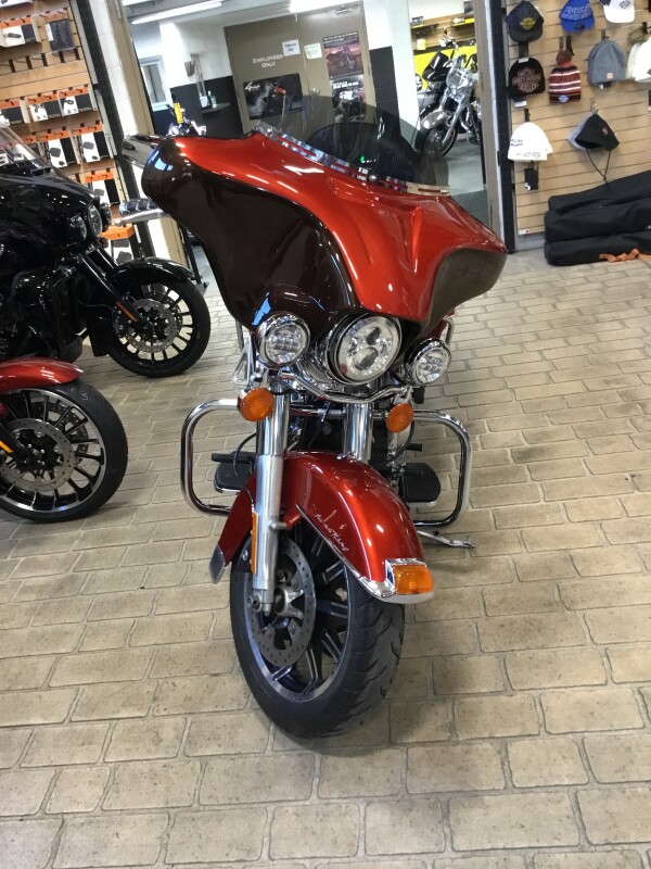 2013 Harley-Davidson Road King Two-Tone Candy Orange/Beer Bottle - Photo 2