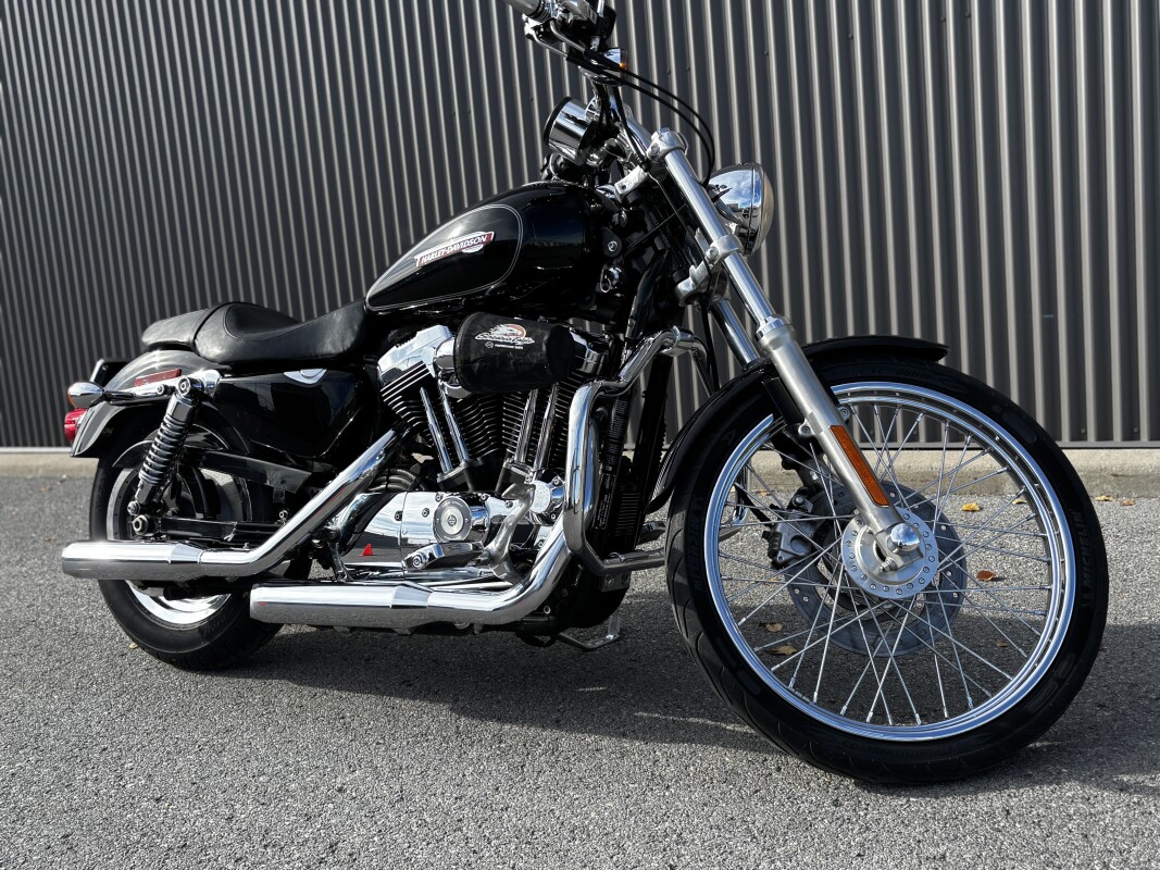 2008 Harley-Davidson 1200 Custom Vivid Black