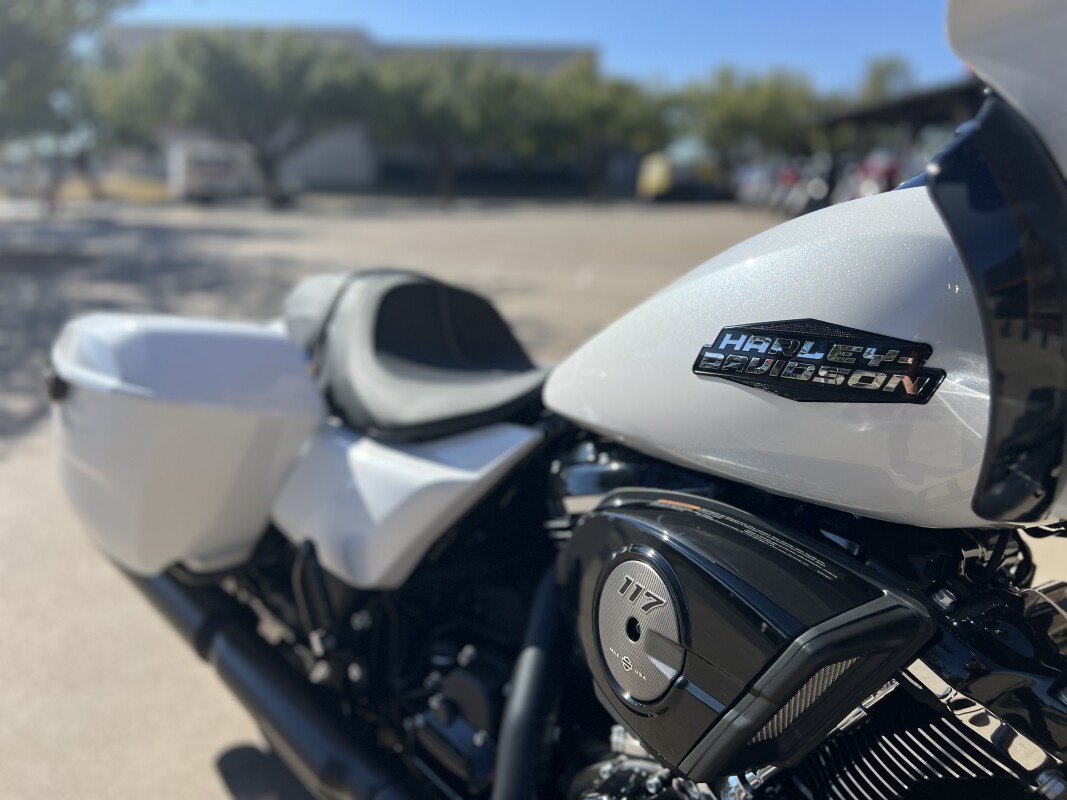 2025 Harley-Davidson Road Glide White Onyx Pearl - Black Finish - Photo 8