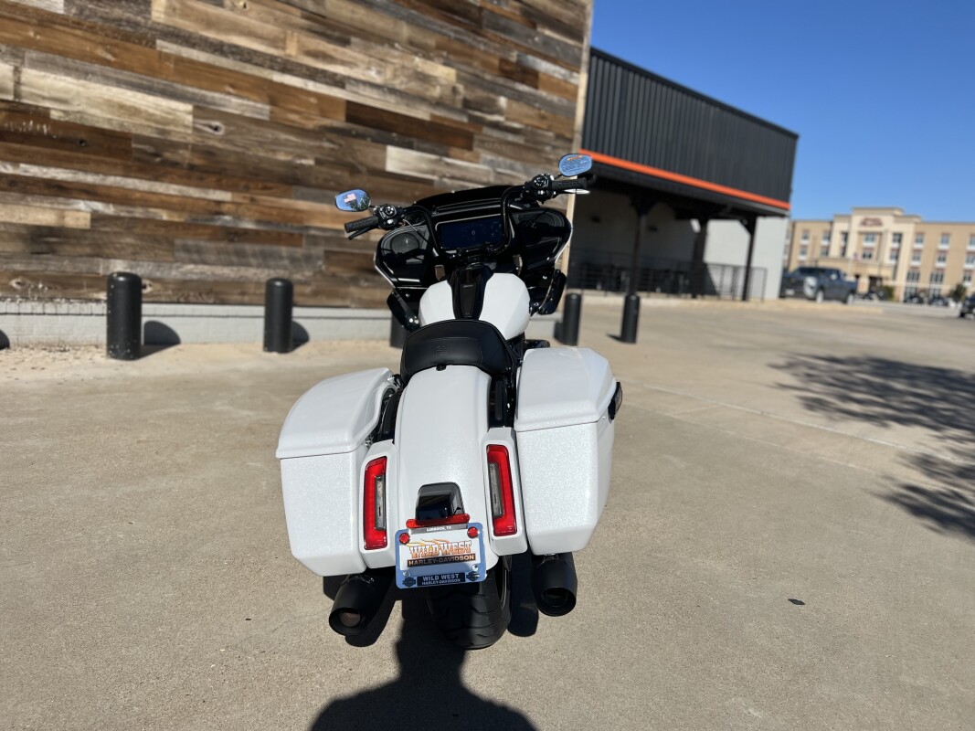 2025 Harley-Davidson Road Glide White Onyx Pearl - Black Finish - Photo 5