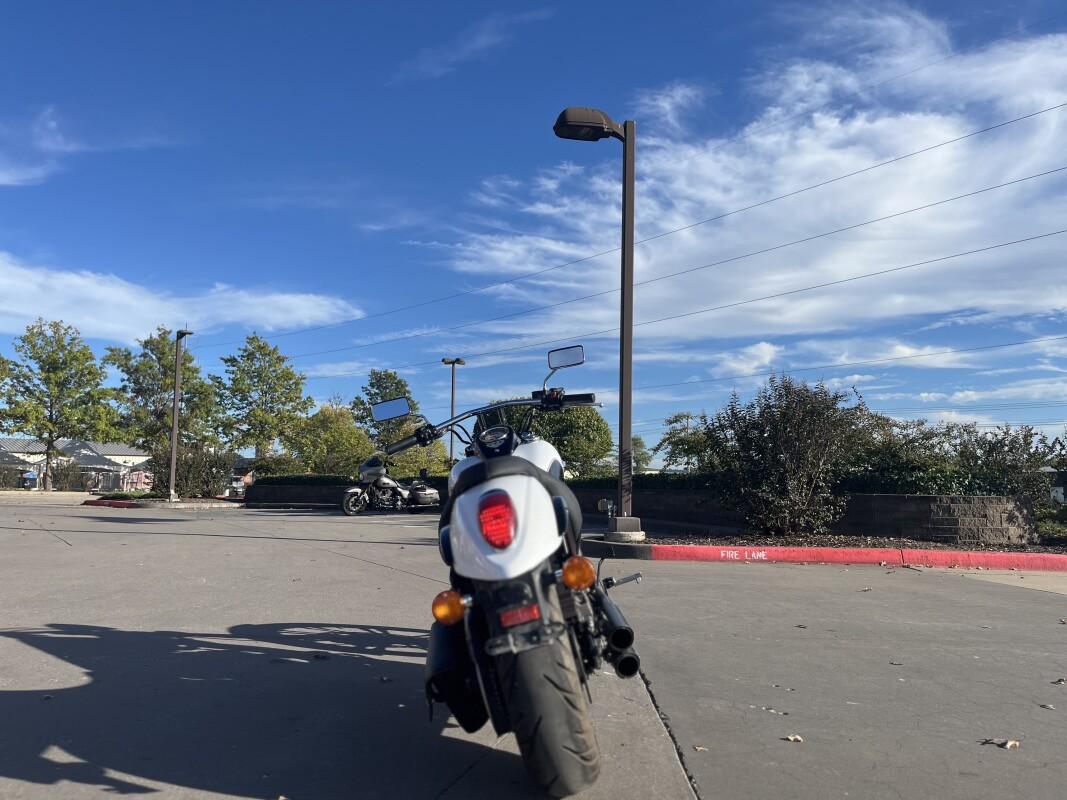 2016 Kawasaki Vulcan 900 Custom VN900CGF Pearl Crystal White/Metallic Carbon Gray 065094 - Photo 4