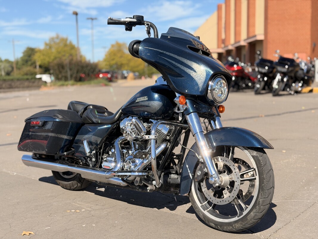 2016 Harley-Davidson Street Glide Special FLHXS Cosmic Blue Pearl 634721 - Photo 2