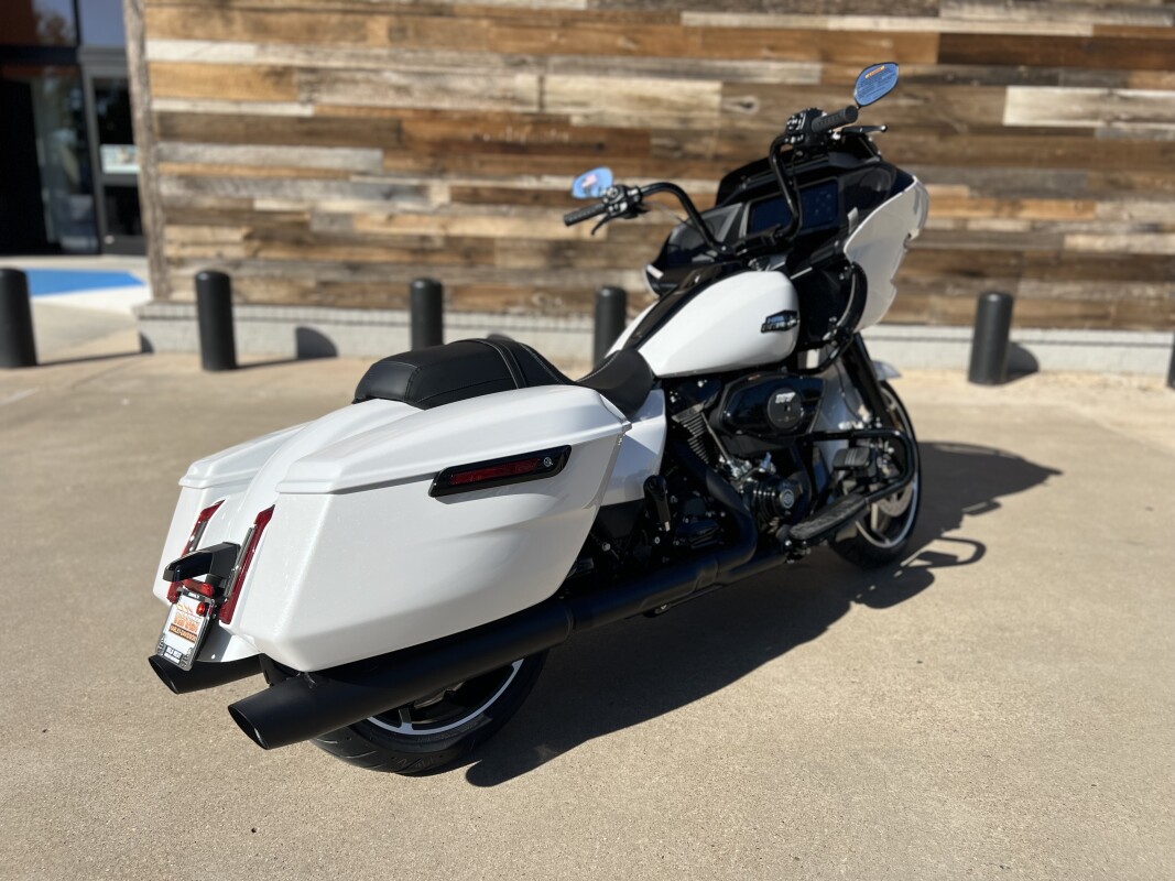 2025 Harley-Davidson Road Glide White Onyx Pearl - Black Finish - Photo 9