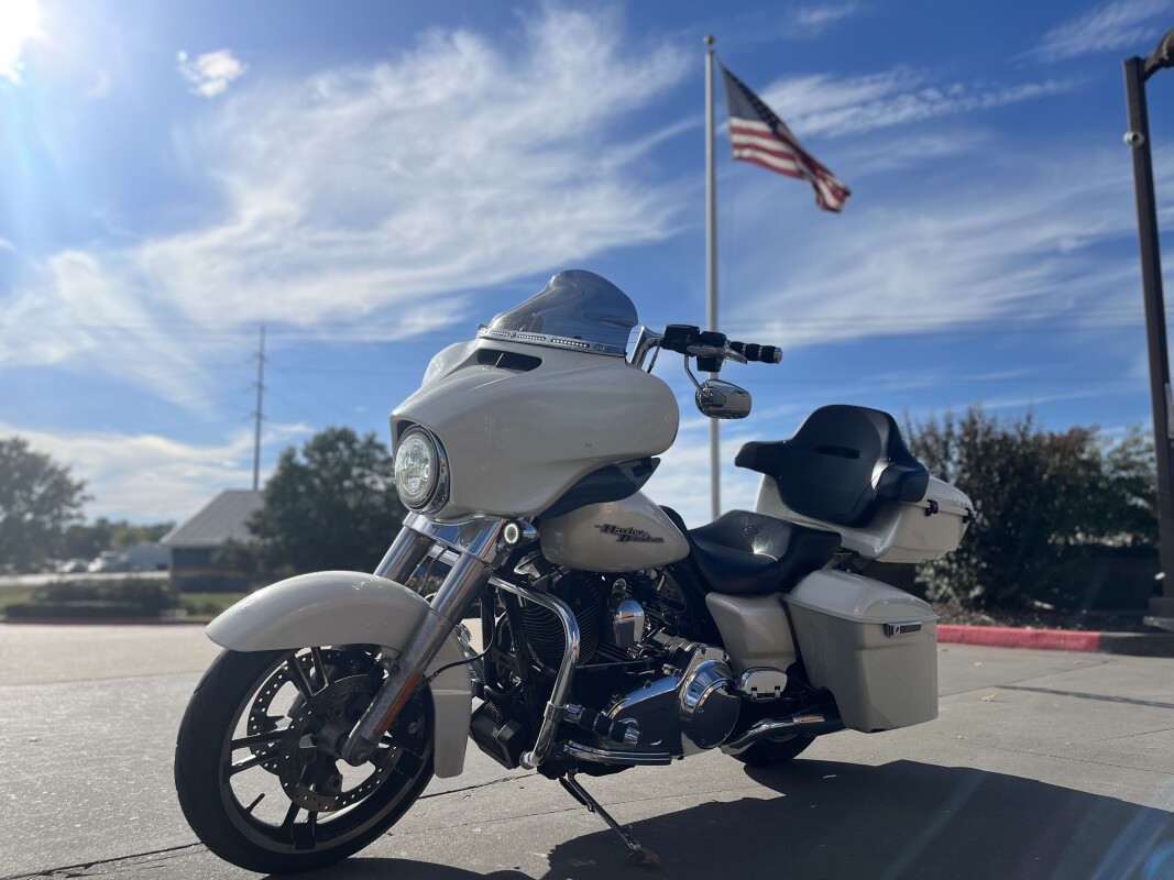 2014 Harley-Davidson Street Glide FLHX WHITE 615484 - Photo 2