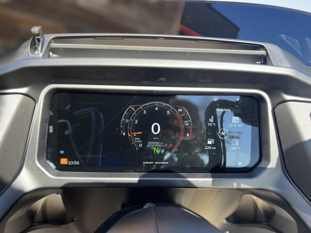 2025 Harley-Davidson Road Glide White Onyx Pearl - Black Finish - Photo 10