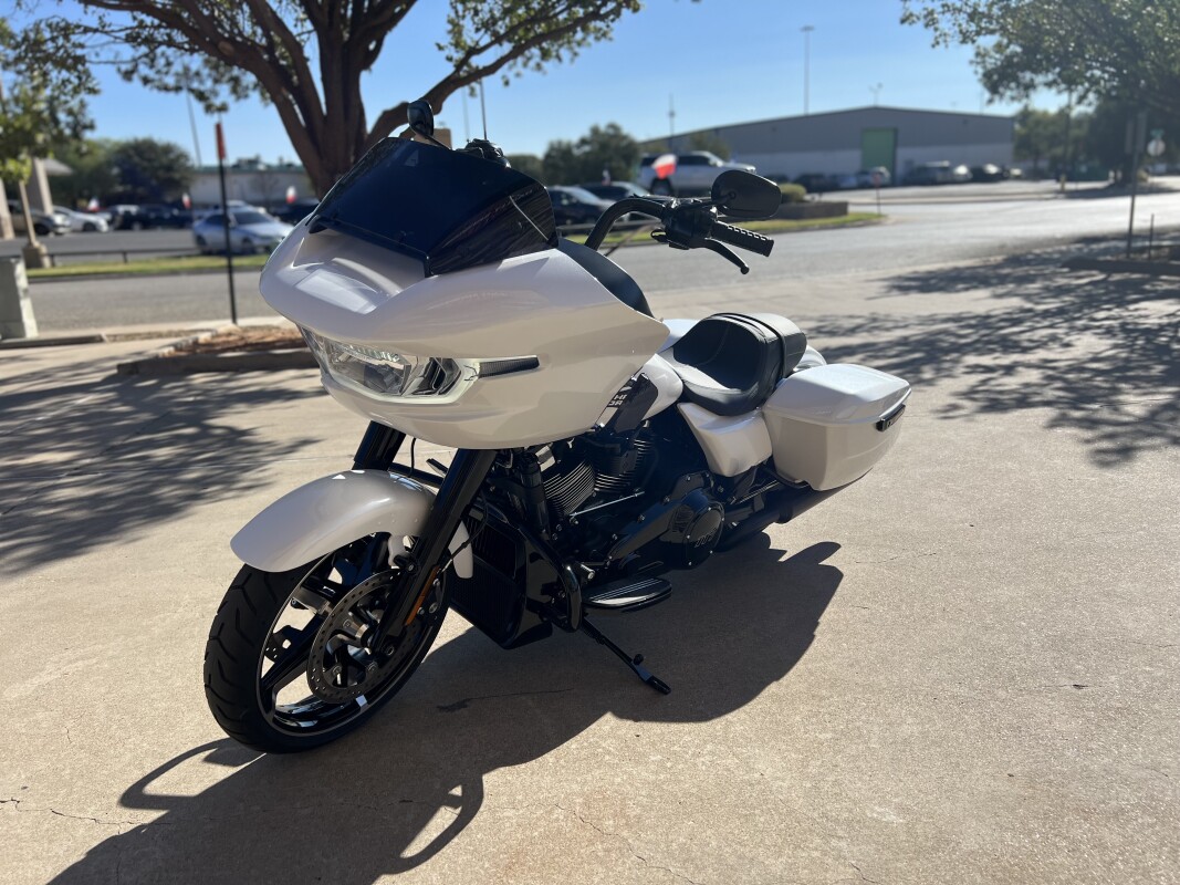 2025 Harley-Davidson Road Glide White Onyx Pearl - Black Finish - Photo 4