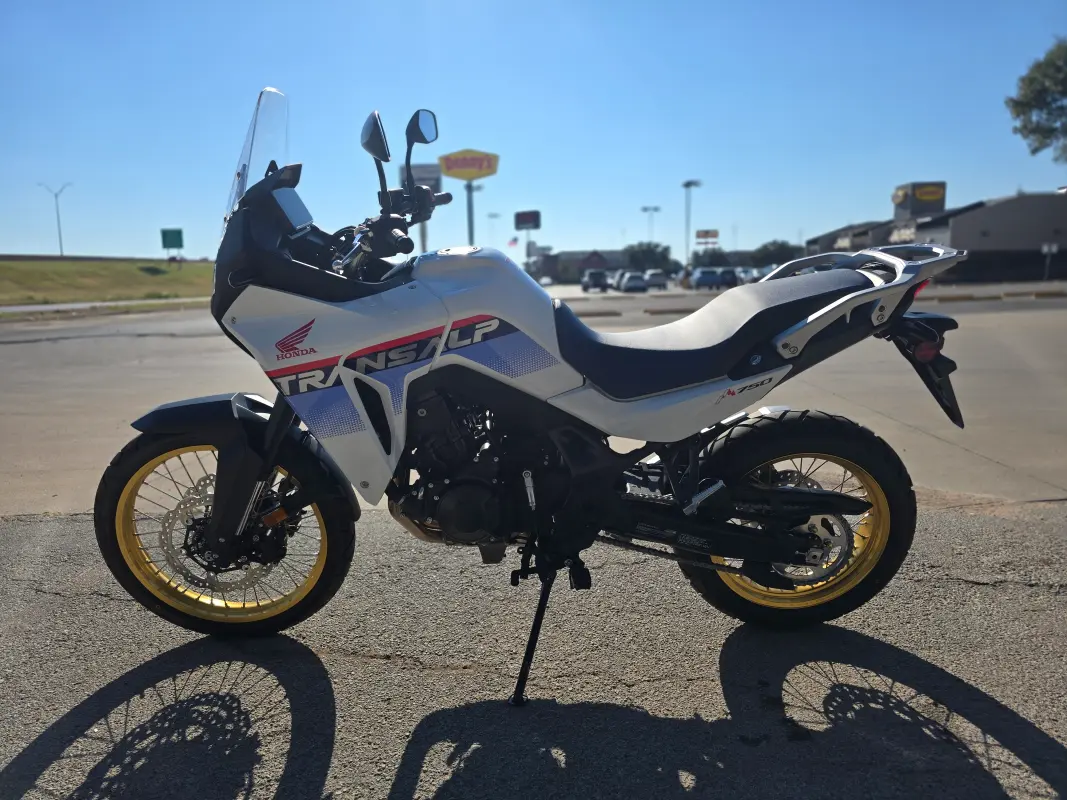 2025 Honda Transalp - Photo 4