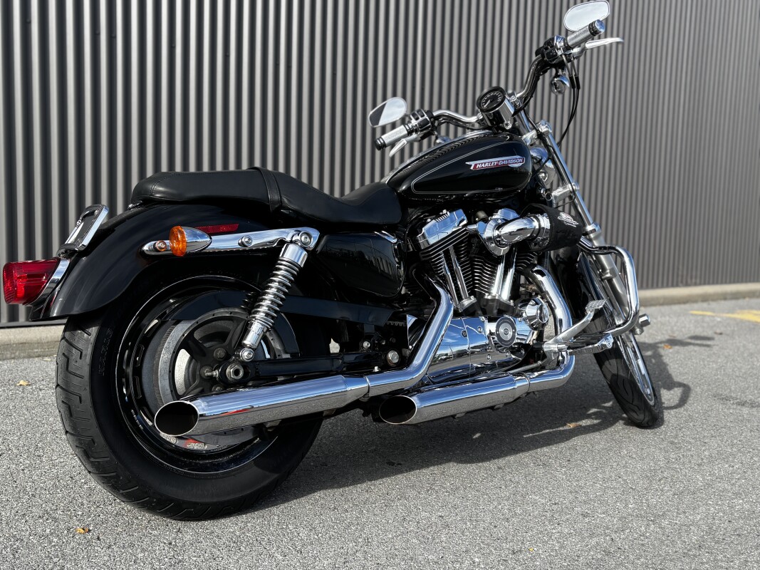 2008 Harley-Davidson 1200 Custom Vivid Black - Photo 3