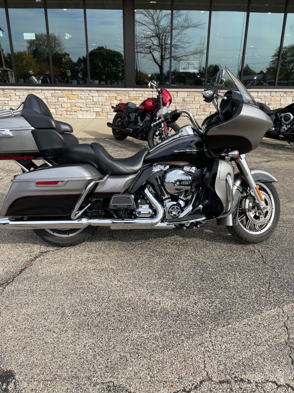Harley-Davidson Road Glide Ultra 2016 FLTRU BIL SLVR/V BLK W/PINSTRIPE - Photo 2