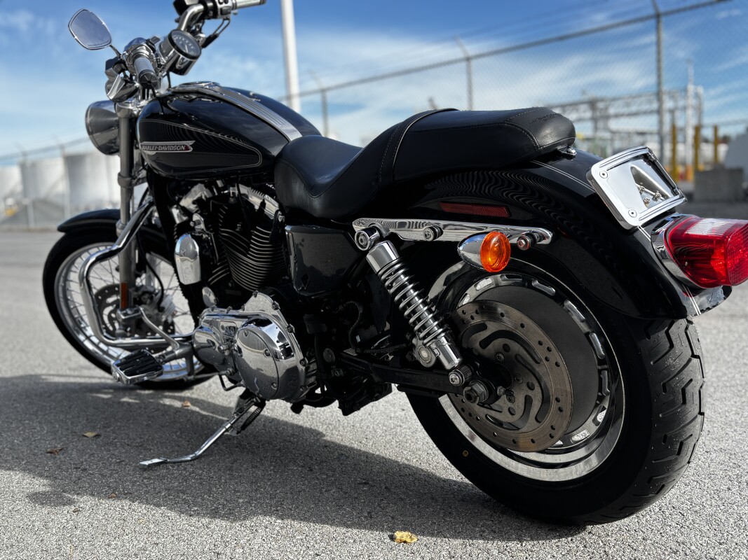 2008 Harley-Davidson 1200 Custom Vivid Black - Photo 4