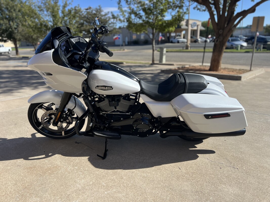 2025 Harley-Davidson Road Glide White Onyx Pearl - Black Finish - Photo 7