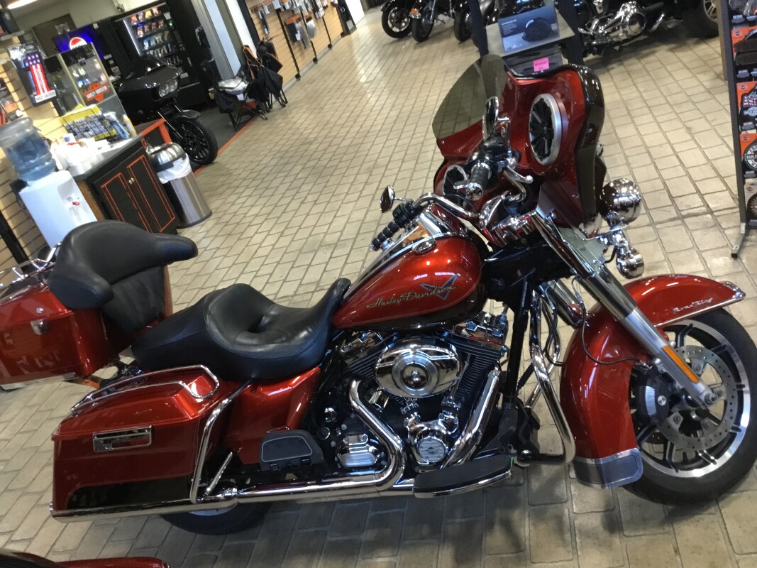 2013 Harley-Davidson Road King Two-Tone Candy Orange/Beer Bottle
