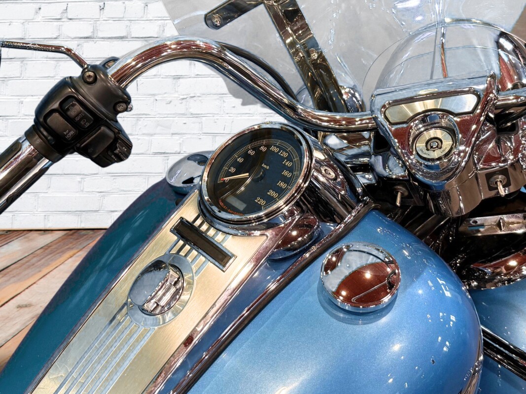 2011 Harley-Davidson Road King Cool Blue Pearl/Vivid Black - Photo 9