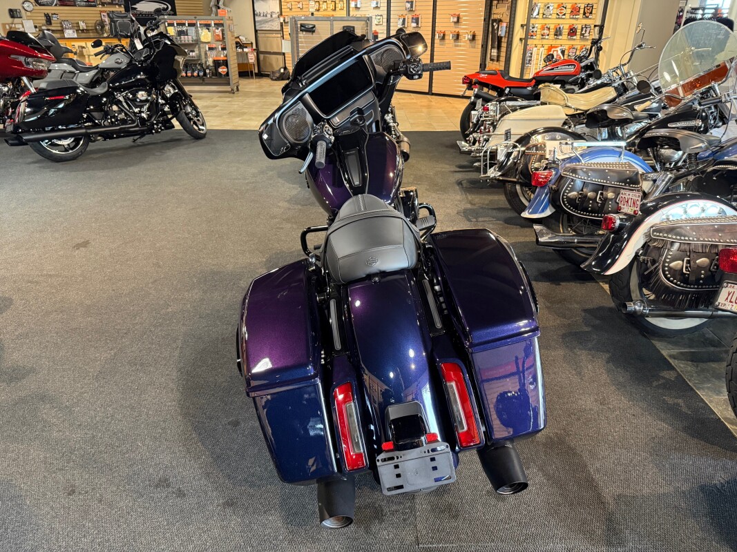 FLHX 2025 Street Glide - Photo 6