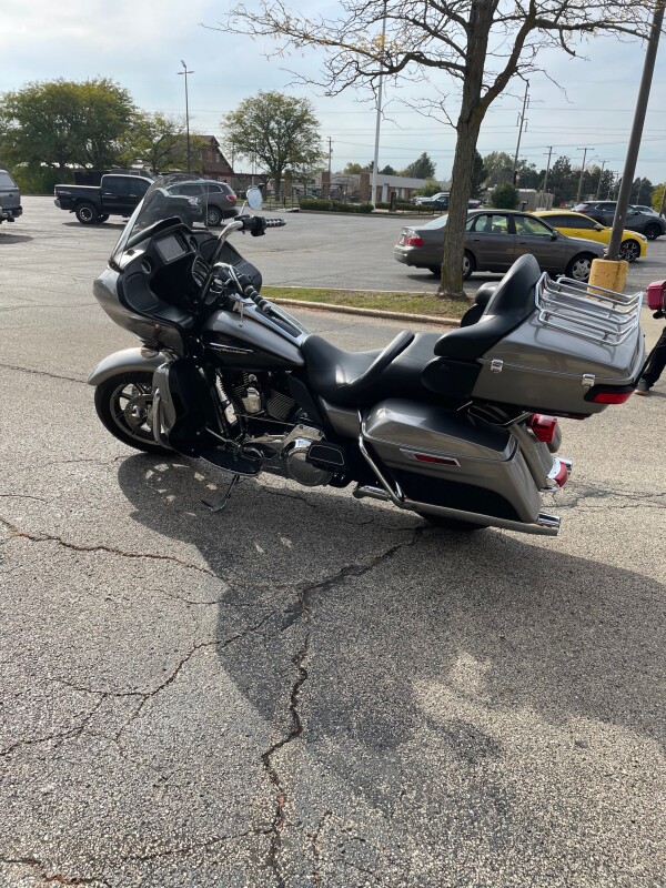 Harley-Davidson Road Glide Ultra 2016 FLTRU BIL SLVR/V BLK W/PINSTRIPE - Photo 4