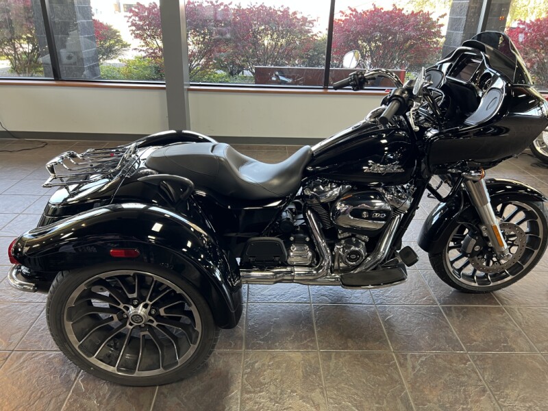 2023 Harley-Davidson® Road Glide® 3 Vivid Black