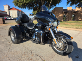2017 Harley-Davidson® Tri Glide® Ultra thumb 2