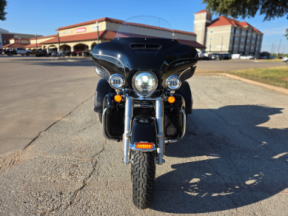 2017 Harley-Davidson® Tri Glide® Ultra thumb 1