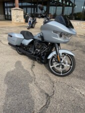 Harley-Davidson® Road Glide® 2024 FLTRX ATLAS SILVER thumb 2