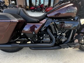 2024 Harley-Davidson® CVO™ Street Glide® Copperhead thumb 3