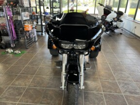 2023 Harley-Davidson® Road Glide® 3 Vivid Black thumb 3