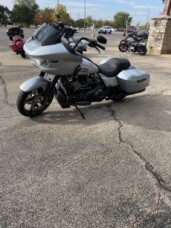 Harley-Davidson® Road Glide® 2024 FLTRX ATLAS SILVER thumb 0