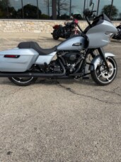 Harley-Davidson® Road Glide® 2024 FLTRX ATLAS SILVER thumb 3