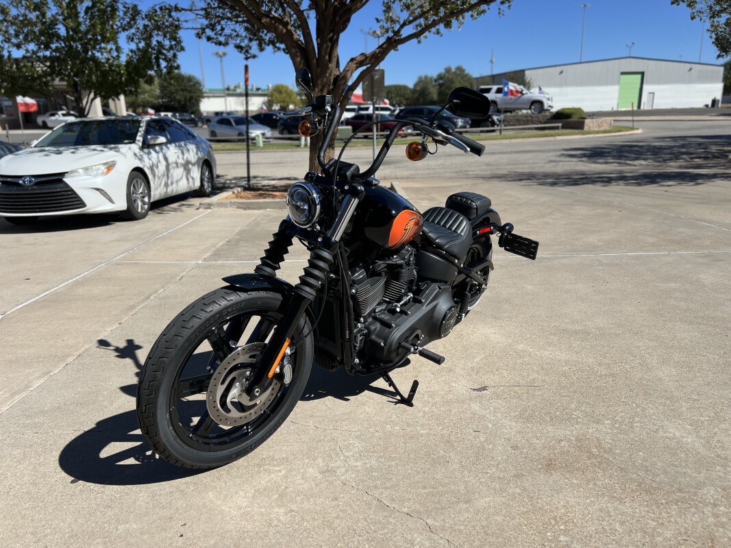2022 Harley-Davidson Street Bob 114 Vivid Black - Photo 4