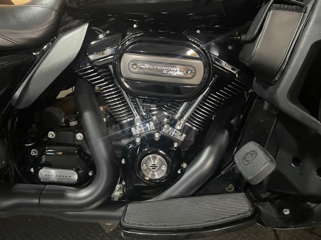 Harley-Davidson Road Glide Limited 2020 FLTRK VIVID BLACK - Photo 2