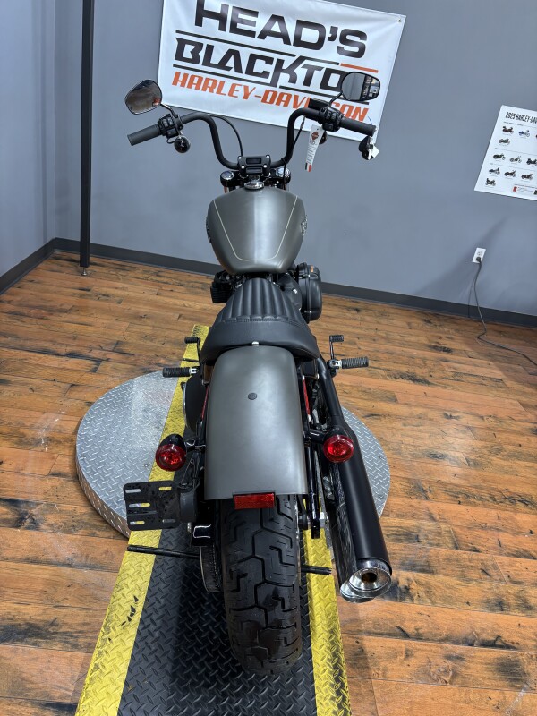 2019 Harley-Davidson Street Bob INDSTRL GRY DNM W/PINSTRIPE - Photo 5