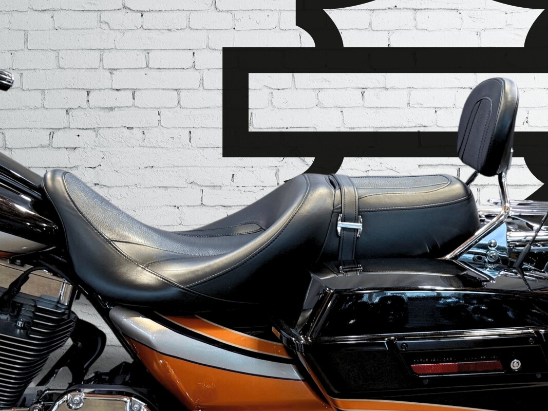 2011 Harley-Davidson CVO Street Glide Black Diamond and Inferno Orange - Photo 6